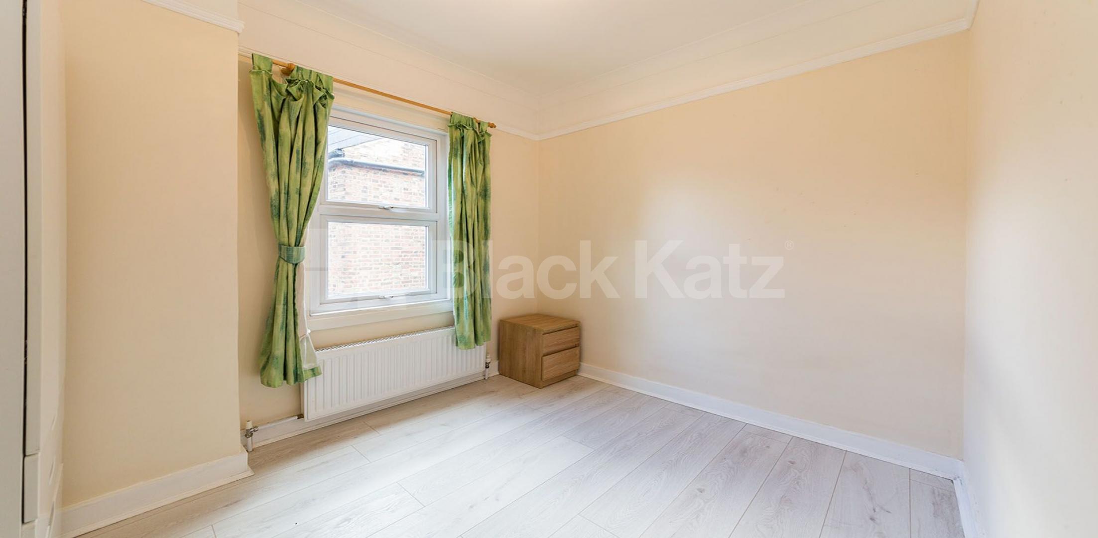 			THIS PROPERTY IS NOW ON HOLD, 2 Bedroom, 1 bath, 1 reception Flat			 Muswell Avenue, Muswell Hill 